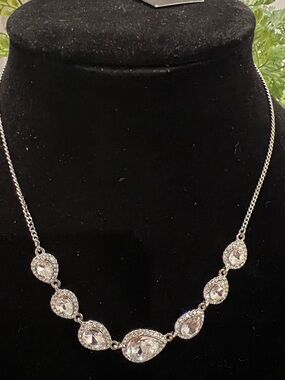 NWT Authentic Givenchy
Silver-Tone Stone & Crystal Pear Halo Collar necklace